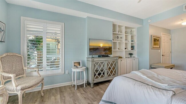 Building Photo - 750 N Tamiami Trl