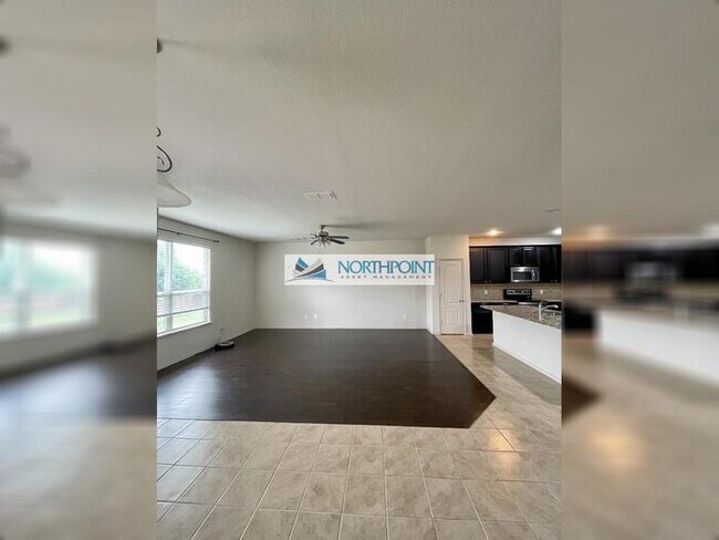 Building Photo - Charming 3 beds 3 baths in Denton!
