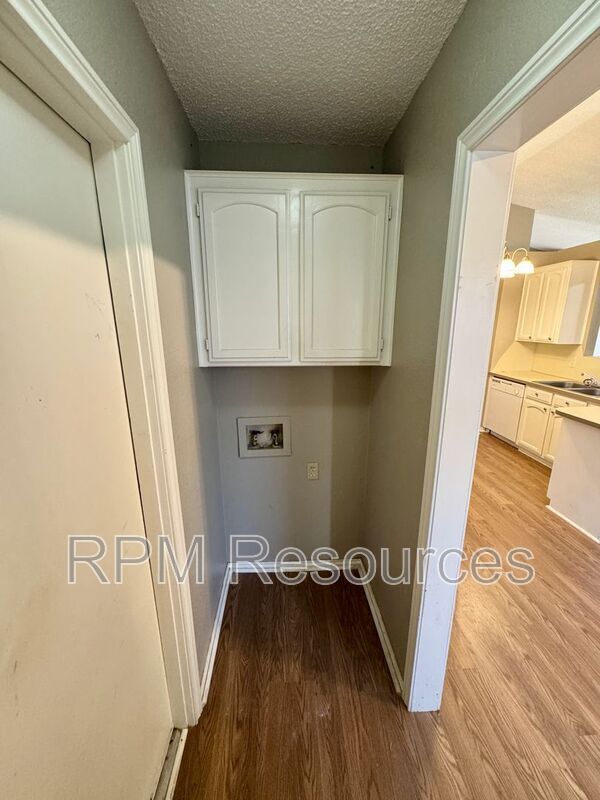Building Photo - 8317 Woodhue Dr