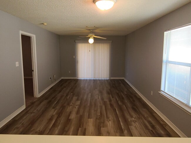Building Photo - 2787 Bay Club Dr