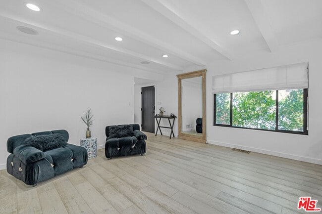 Building Photo - 2121 El Roble Ln