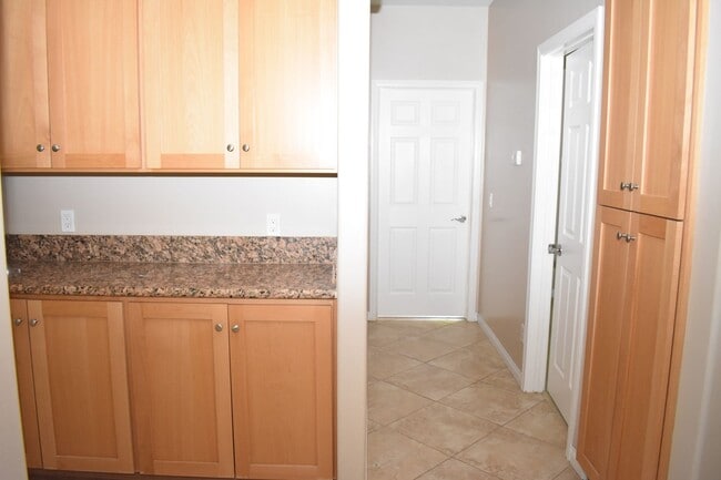 Building Photo - 1341 Greenfield Dr