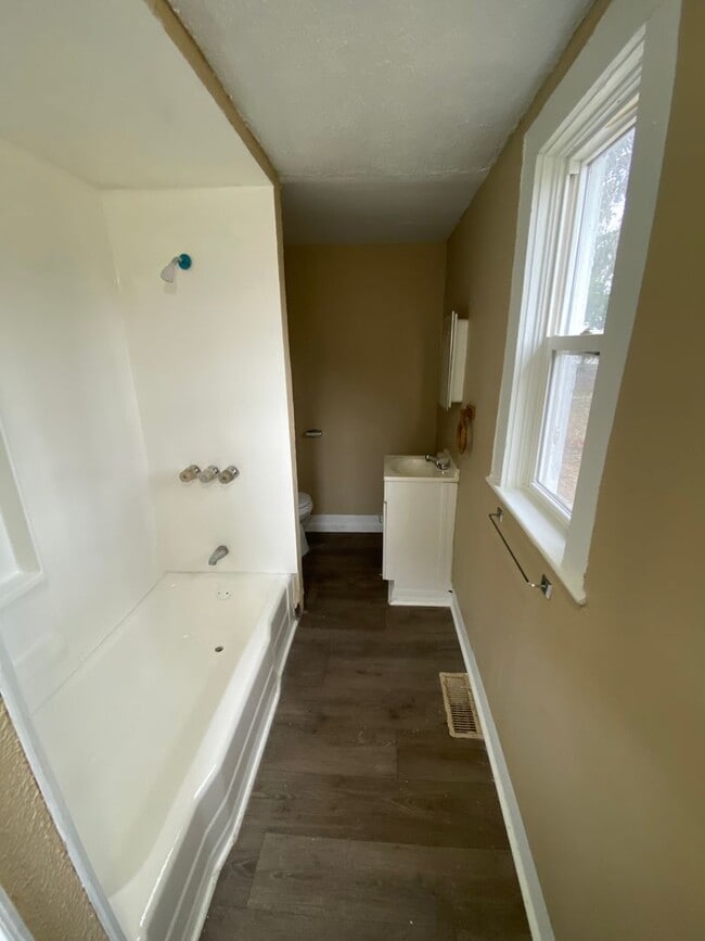 Building Photo - 1334 Huestis Ave