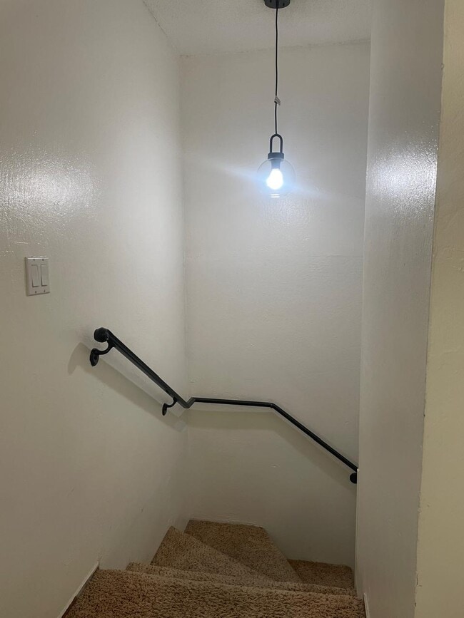 Building Photo - 1227 Casita Dr