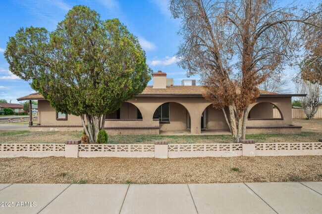 Building Photo - 2534 E Randall Dr