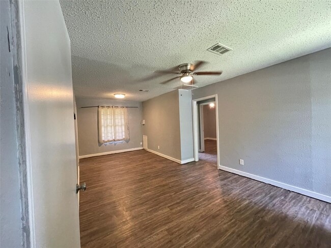 Building Photo - 5213 Anzio Rd