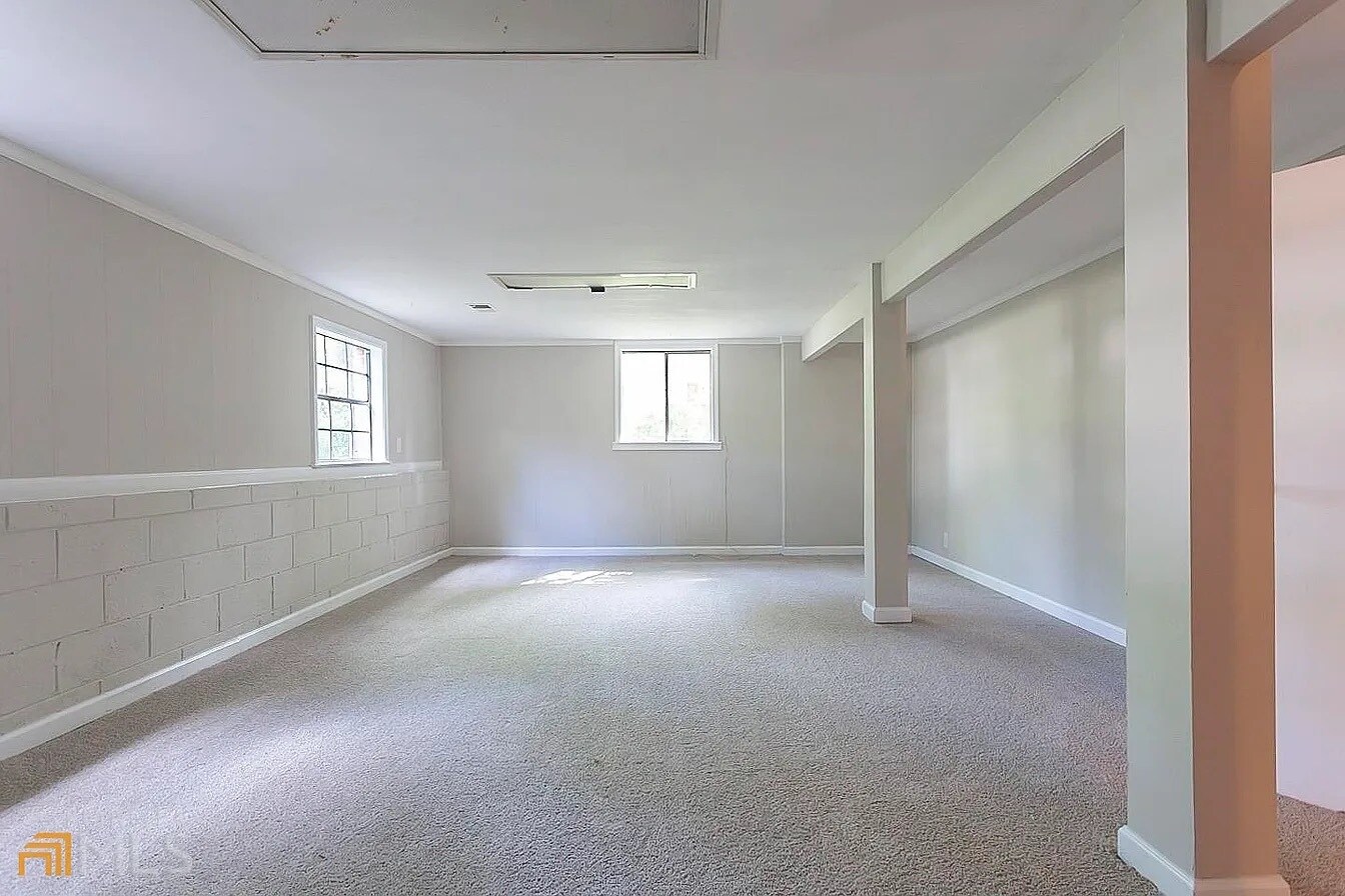 Building Photo - 5545 Sturbridge Way