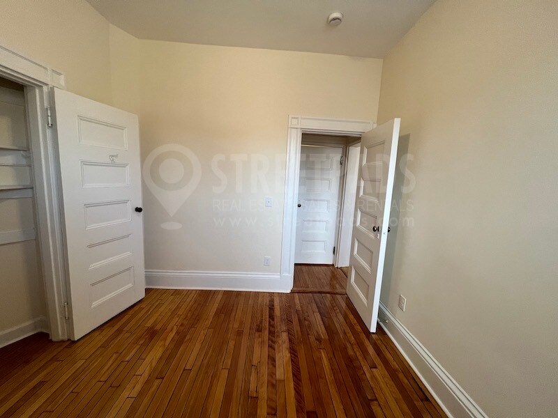 Building Photo - 2 Ware St