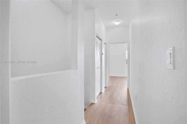 Building Photo - 5610 NW 114th Pl