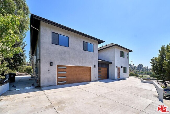 Primary Photo - 102 Marion Blvd