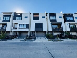 Building Photo - 525 Memorial Heights Dr