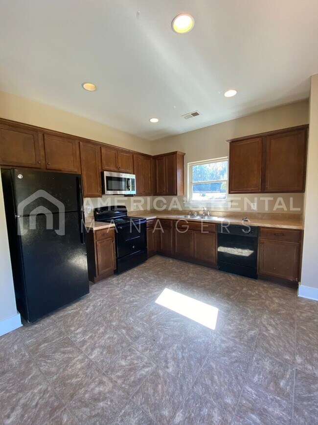 Building Photo - 102 Appaloosa Wy