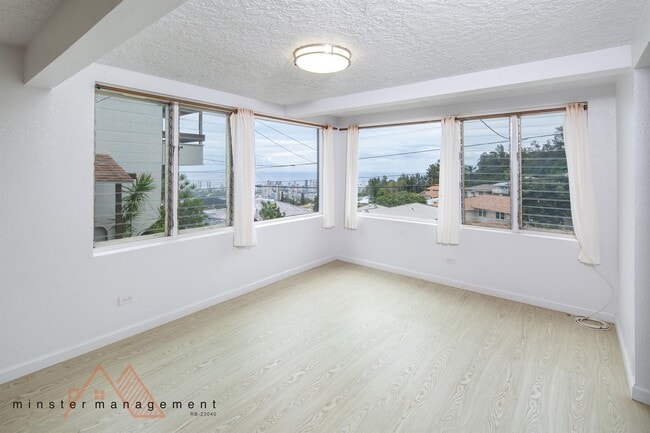 Building Photo - 2569 Peter St