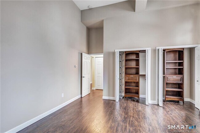 Building Photo - 25 Grand St