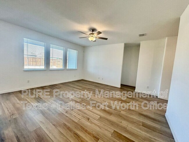 Building Photo - 2113 Donker Dr