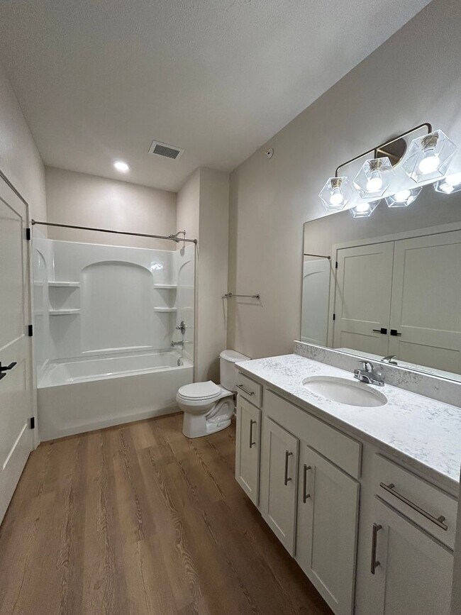 Building Photo - Elkhorn Landing Rentals (20605 Elkhorn Dr.)