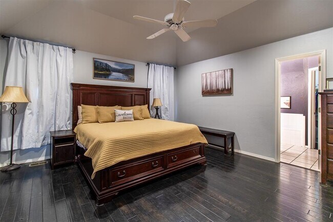 Building Photo - 2812 SW 109th St