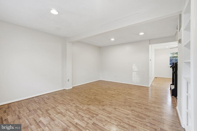 Building Photo - 9804 Gabon Ct