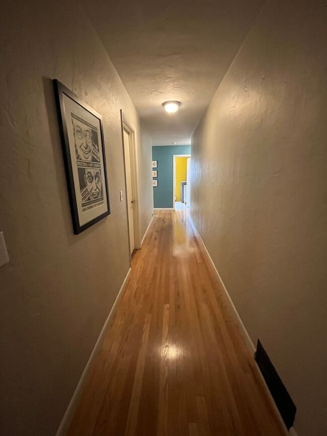 Building Photo - 4-Bedroom 3-Bathroom Home in Springfield