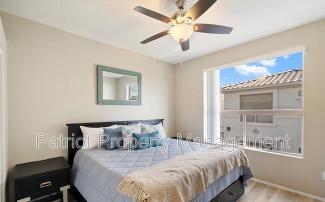 Building Photo - 9550 E Thunderbird Rd