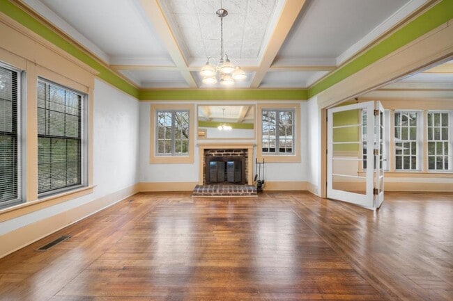 Building Photo - 113 Dell St