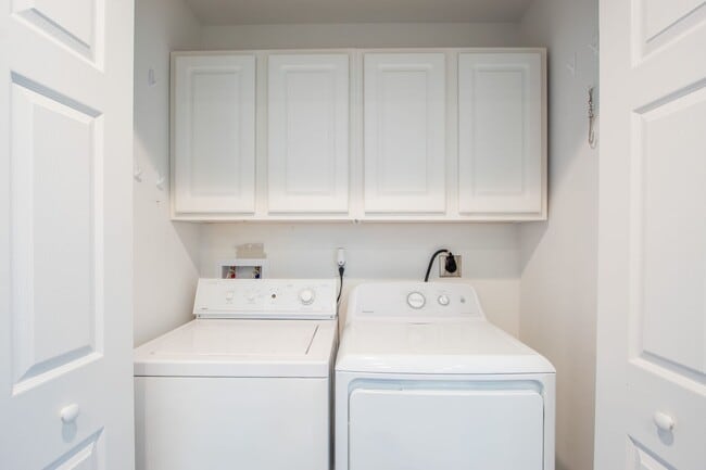 Building Photo - For Rent – Beautifully Updated Townhome in Gull Point a Waterfront Community