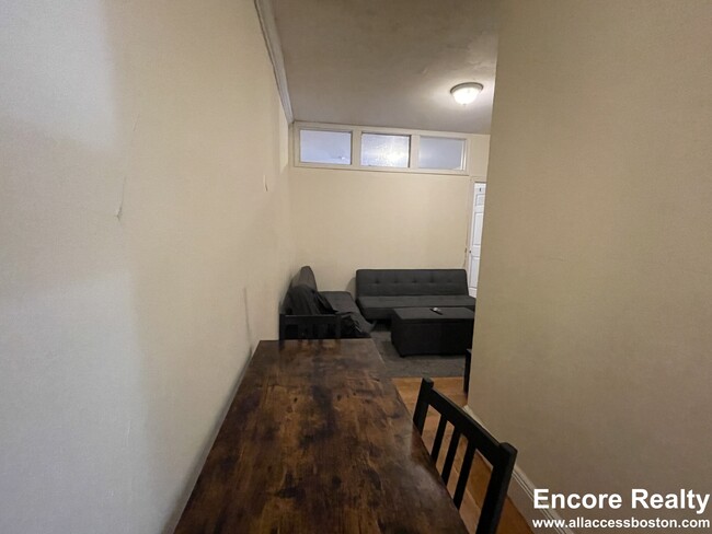 Building Photo - 54 Egmont St