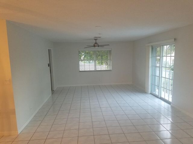 Building Photo - 181 NE Wavecrest Way