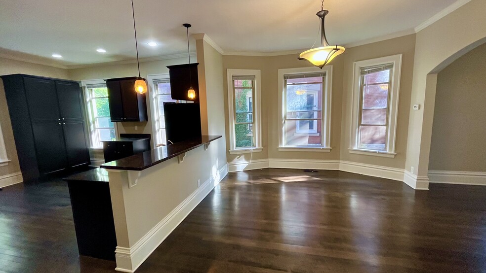 Kitchen & Dinning Room - 2512 N Humboldt Blvd