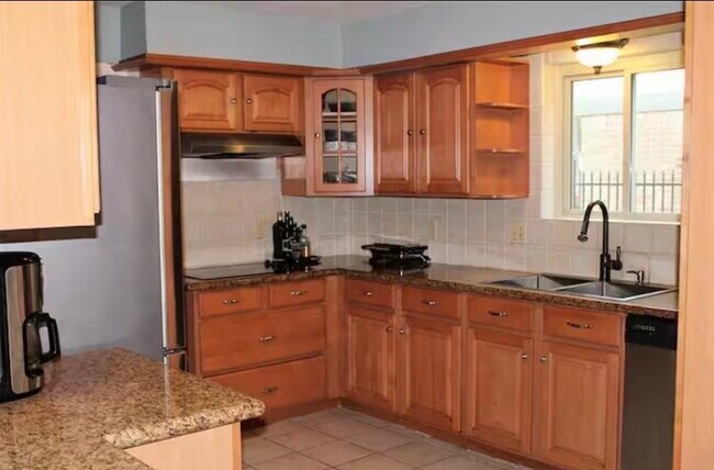 Building Photo - 11418 Chevy Chase Dr