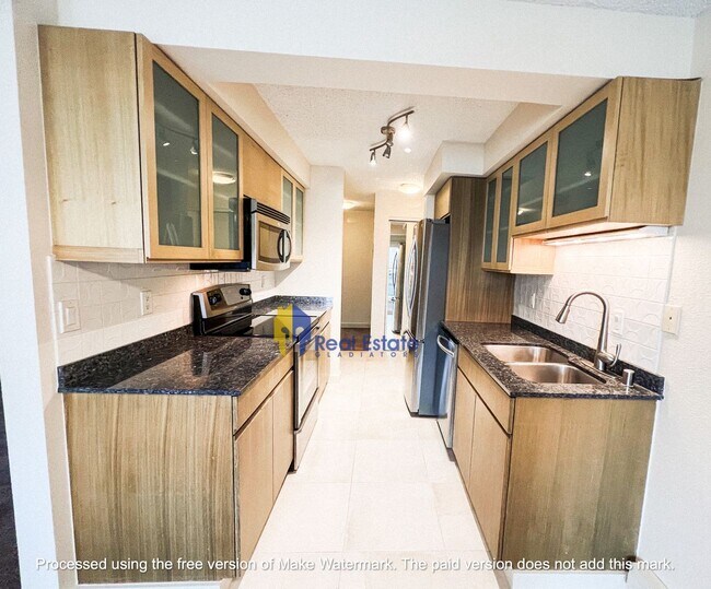 Building Photo - Pet friendly one bedroom condo available in the sought after Oasis Community in Bellevue