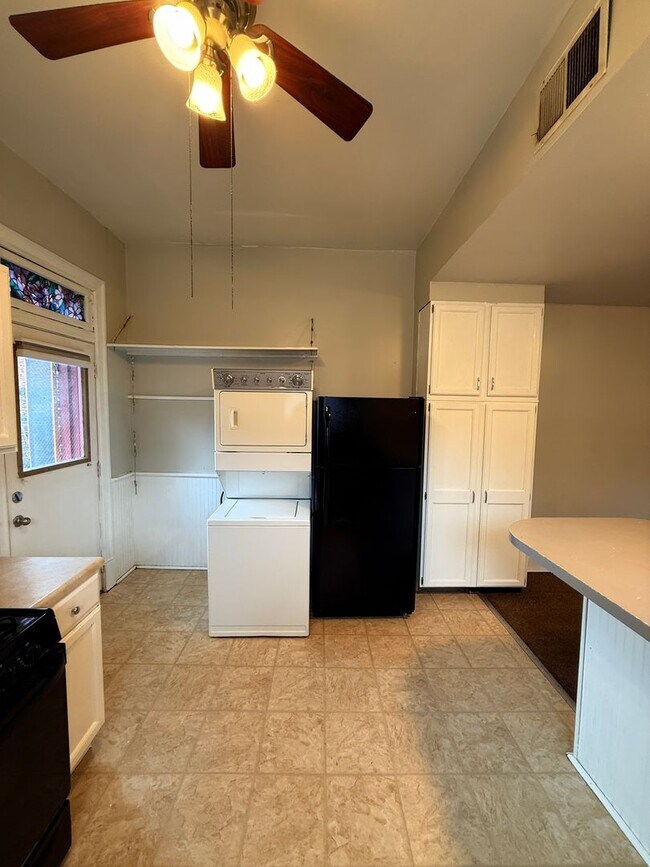 Building Photo - 1309 E Carson St