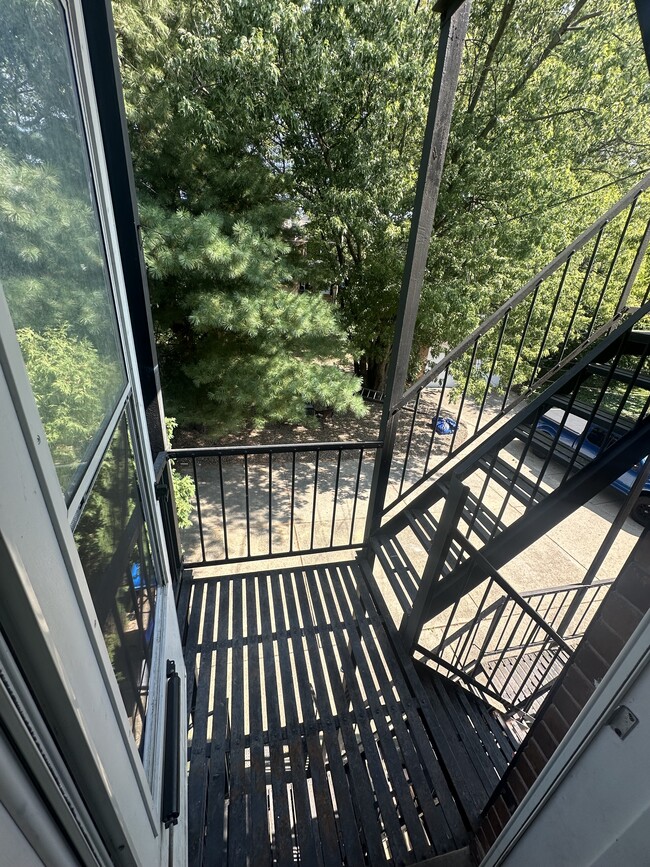 Back staircase (front door access available) - 526 Park Rd