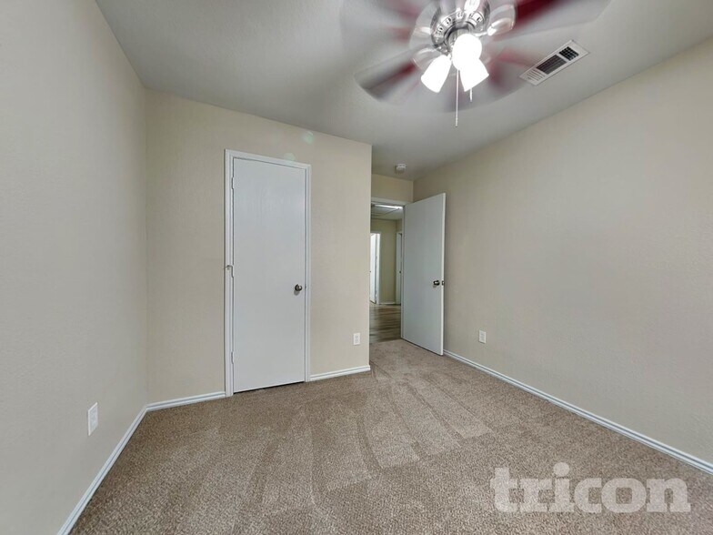 Building Photo - 5423 Sabine Ln