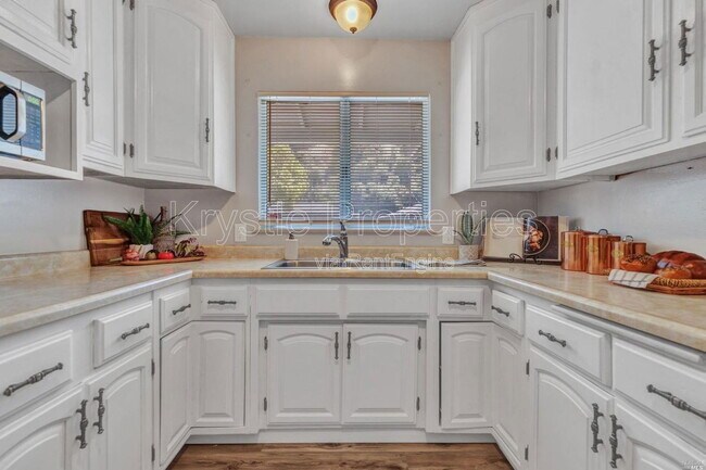 Primary Photo - 380 Pepper Dr