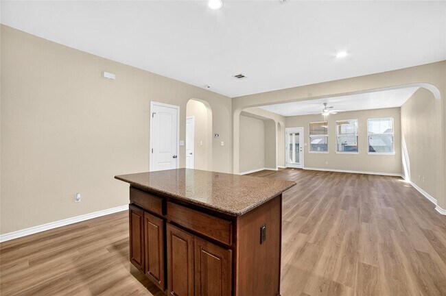 Building Photo - 1090 Sussex Way