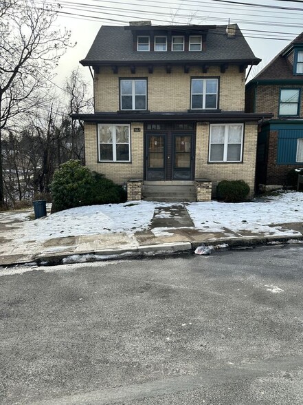 Primary Photo - 1663 Suburban Ave