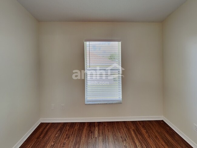 Building Photo - 1951 Southern Oak Loop