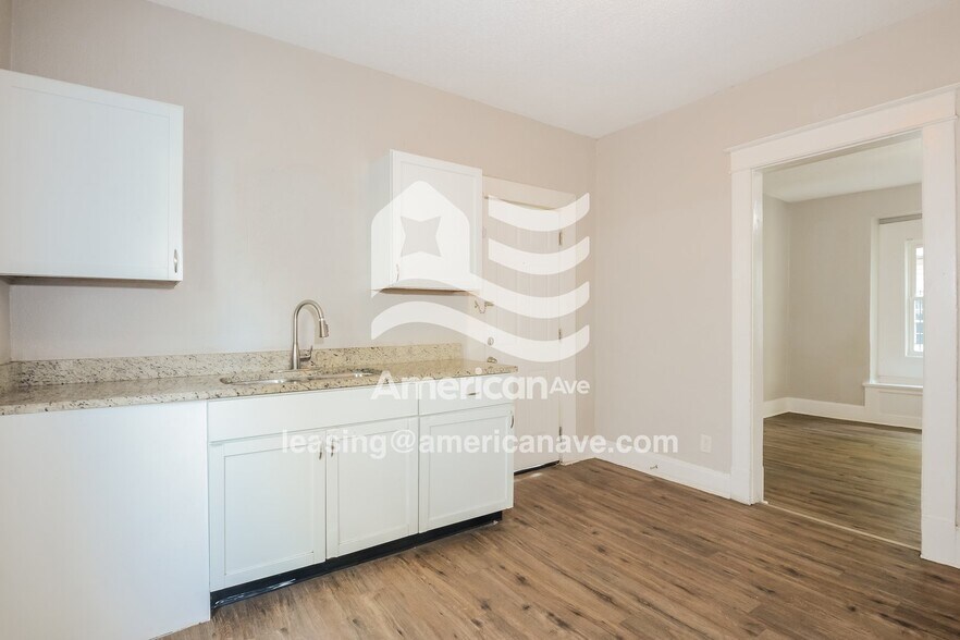 Building Photo - 307 N Denny St