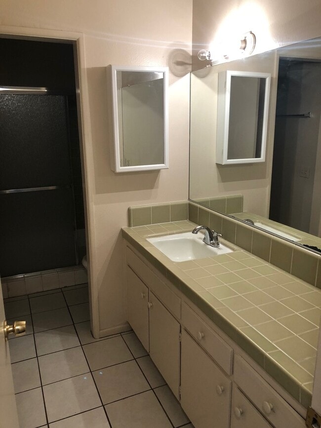 Building Photo - 3 BEDROOM APPLE VALLEY HOME