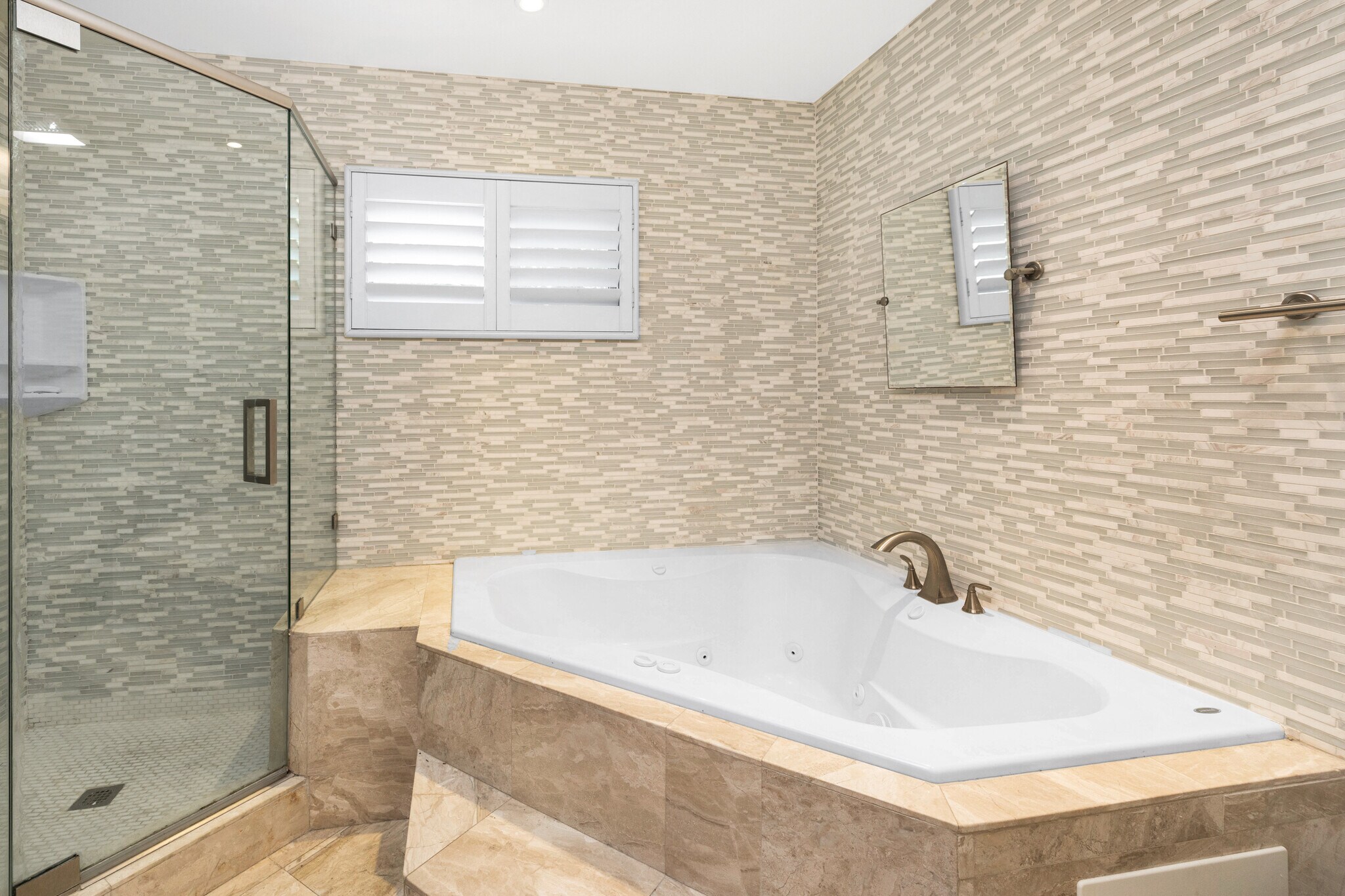 Building Photo - 401 Holmwood Dr
