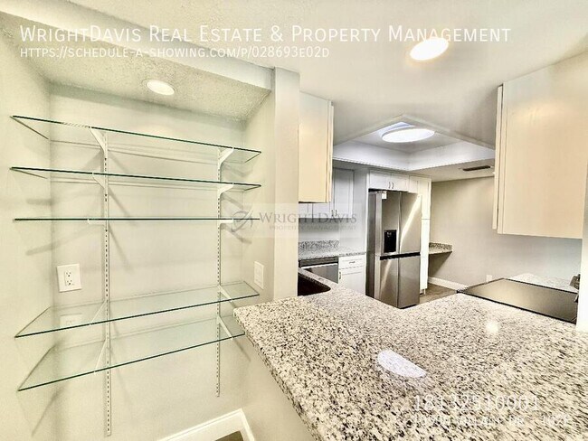 Building Photo - 10500 Village Dr
