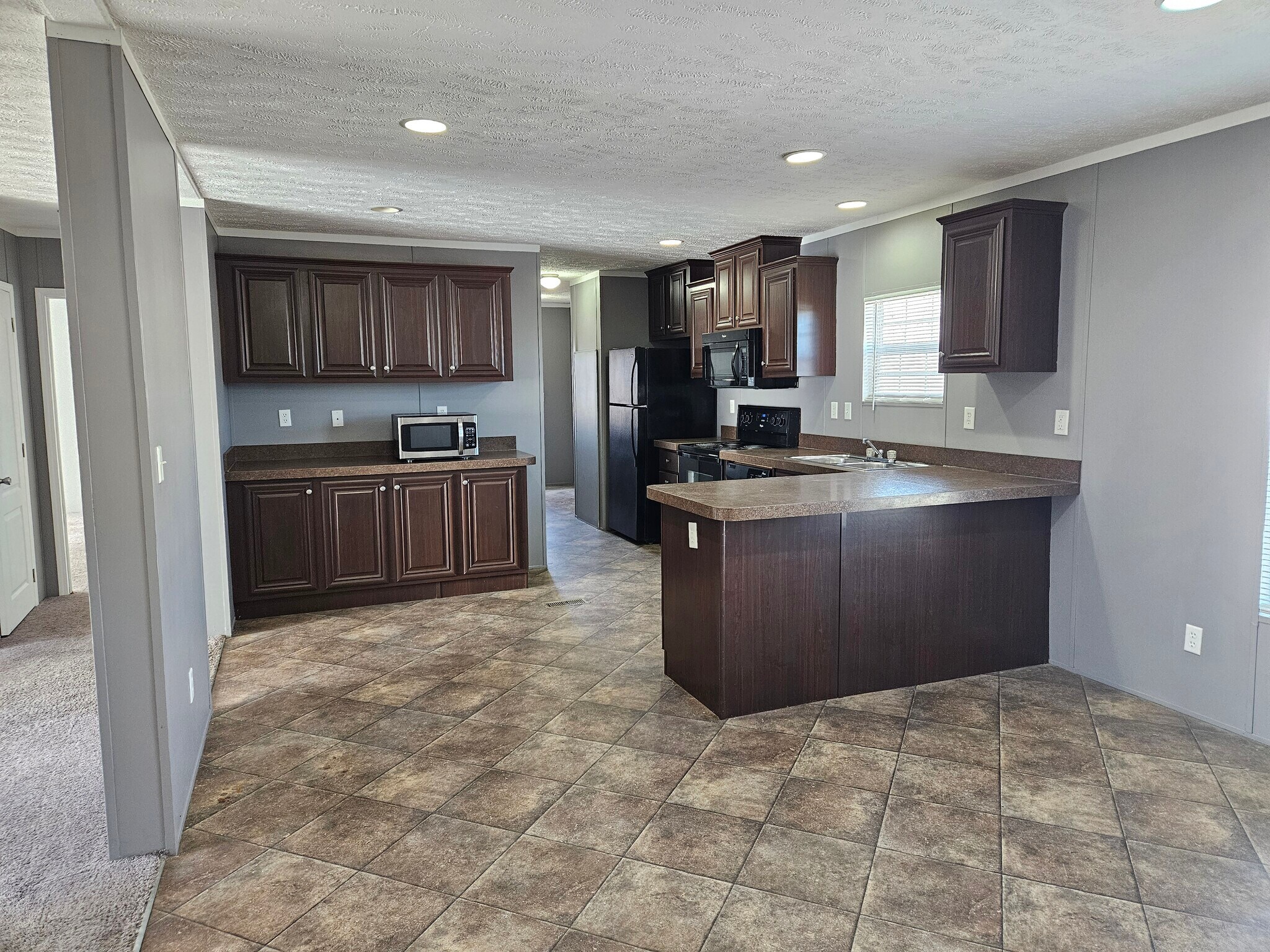 Building Photo - 64 Lynnwood Cir