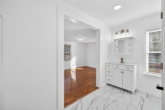 Building Photo - 240 E 5th Ave