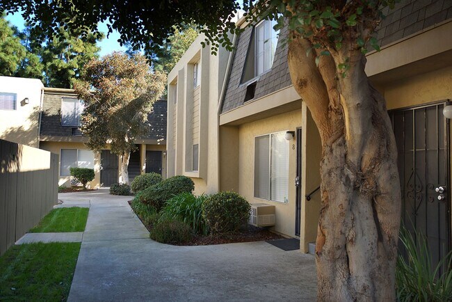 Building Photo - El Cajon 2 Bed/1 Bath in Gated Community with AC, Large Patio, and Parking