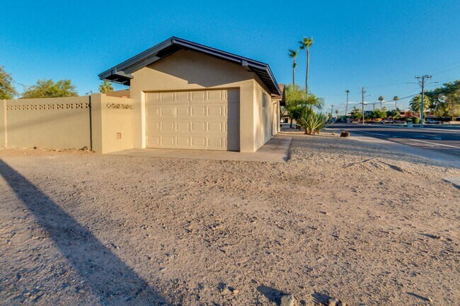 Building Photo - 4 Bedroom, 3 Baths, includes 2 Master Suites Just 1-Mile from ASU