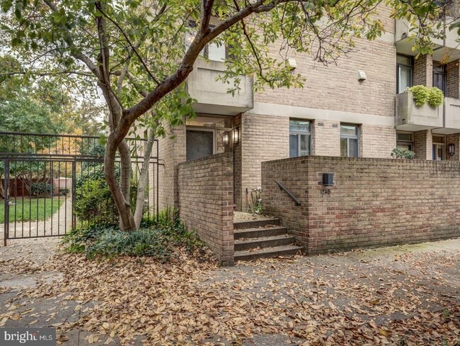 Building Photo - 1265 Delaware Ave SW