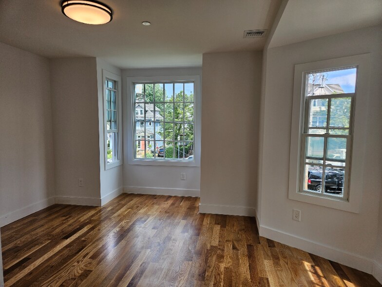 Building Photo - 90 Shrewsbury Ave