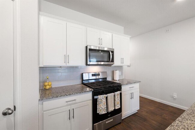 Building Photo - 205 Bethpage Dr
