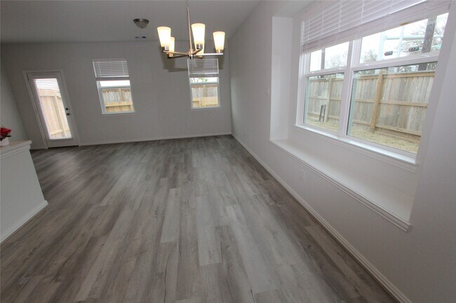 Building Photo - 27802 Western Crk Ct